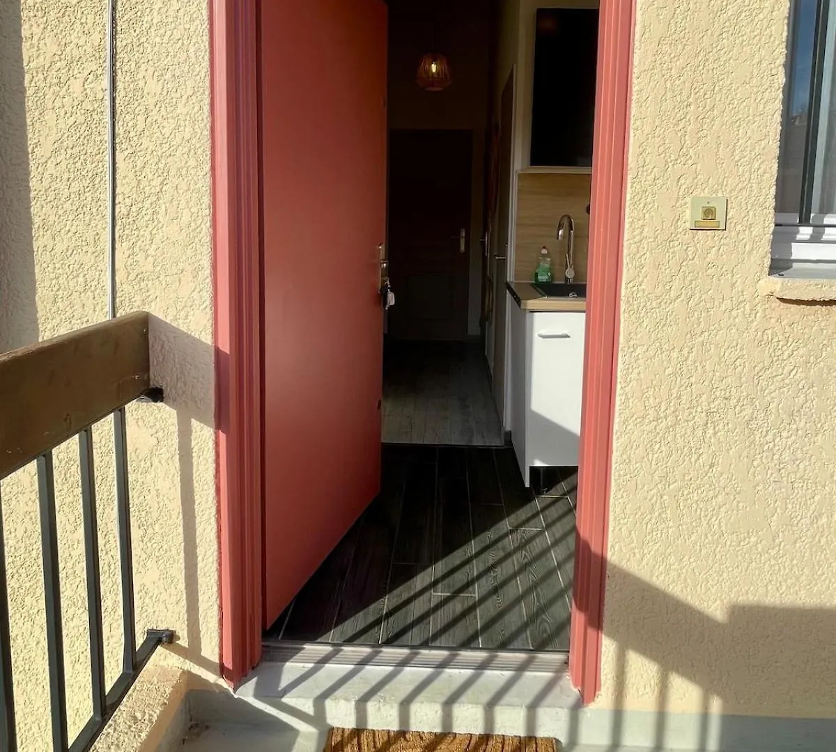 Appartement A 500M De La Mer Sausset-les-Pins Apartment
